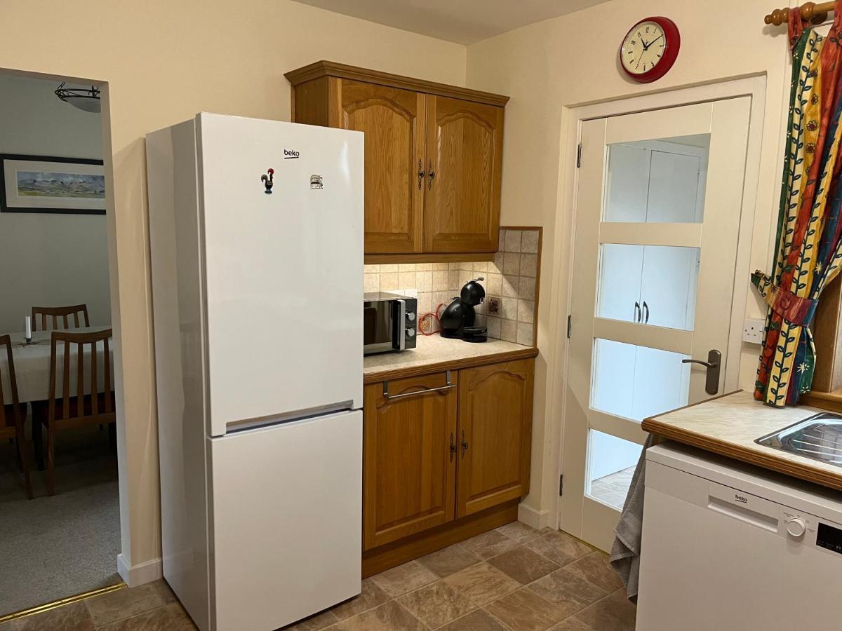 Comfortable 3 Bedroom Home In アビーモア エクステリア 写真