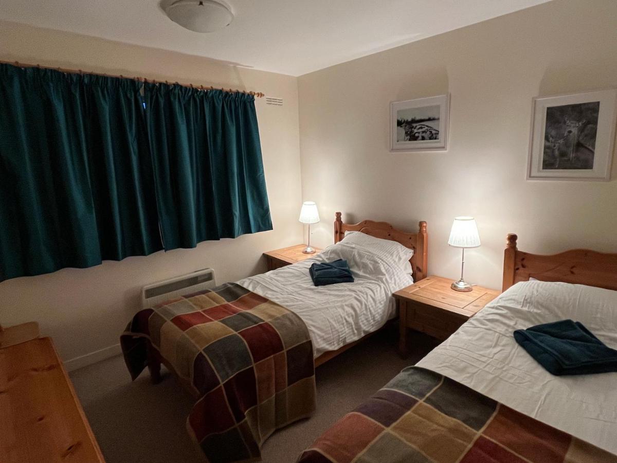Comfortable 3 Bedroom Home In アビーモア エクステリア 写真